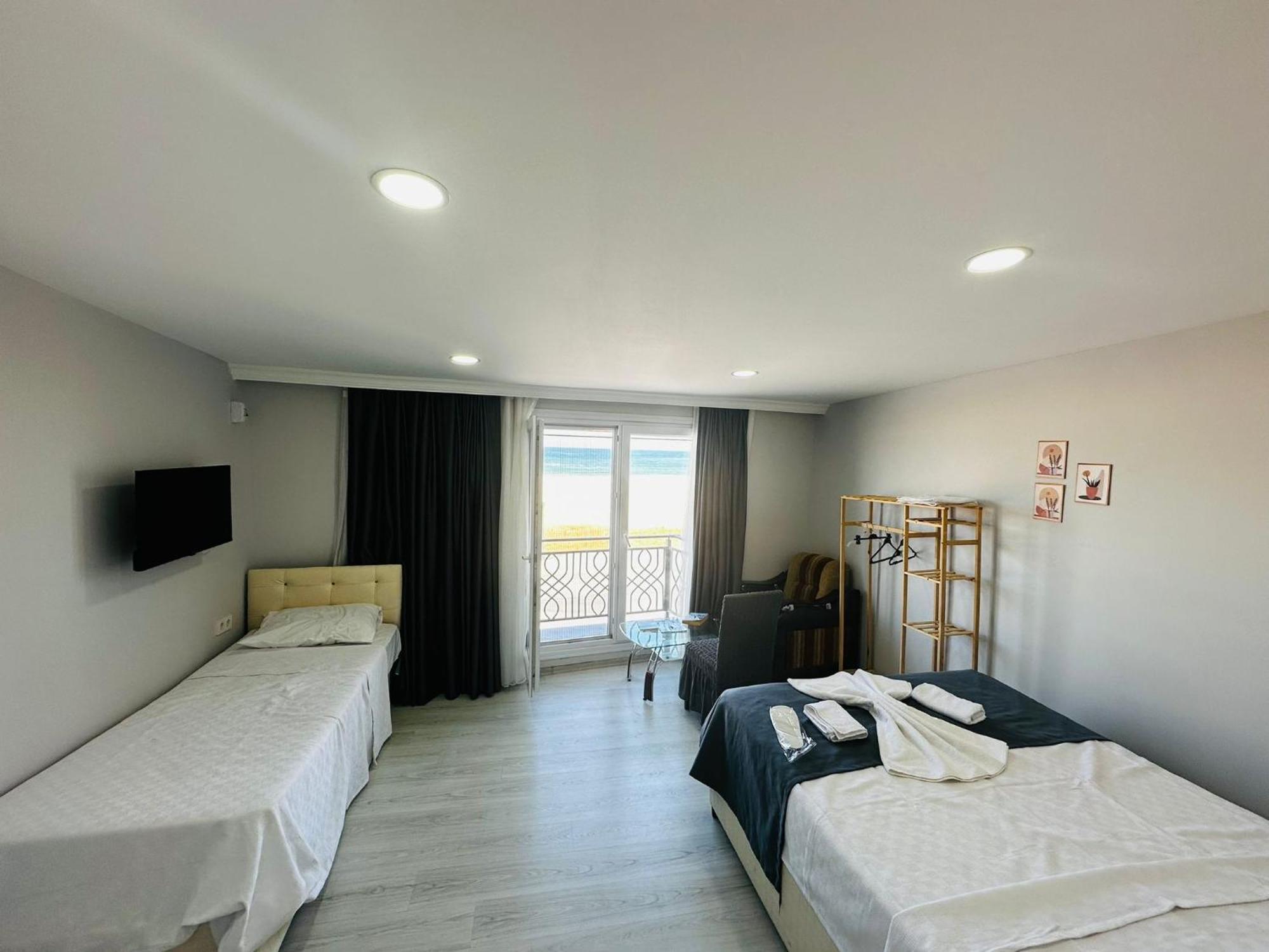 Holiday Beach Hotel Arnavutkoy Екстер'єр фото